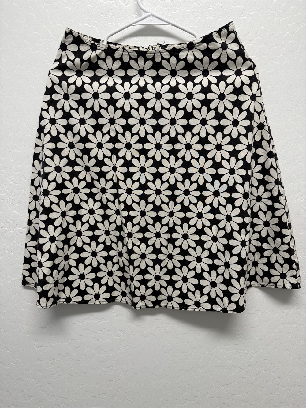 Black and White Daisy Print Skirt